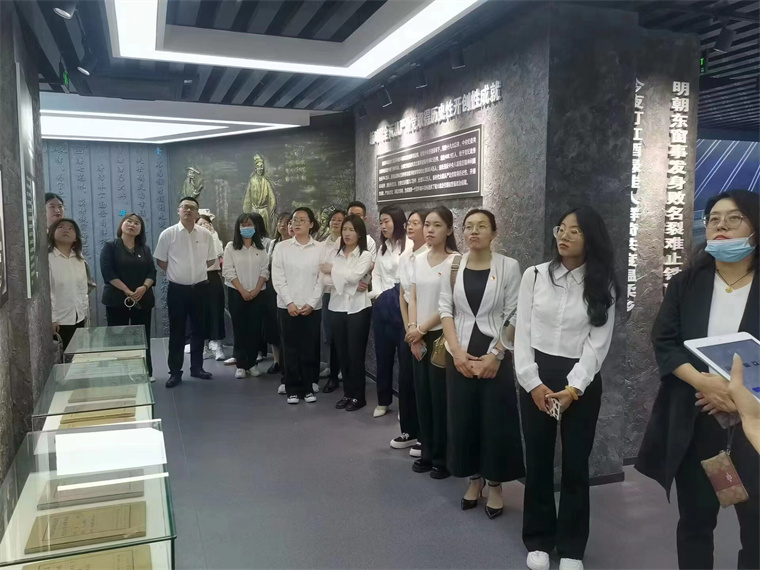 綁緊防腐之弦，奏響倡廉之音丨青島黃海學院師生參觀反腐倡廉教育基地活動