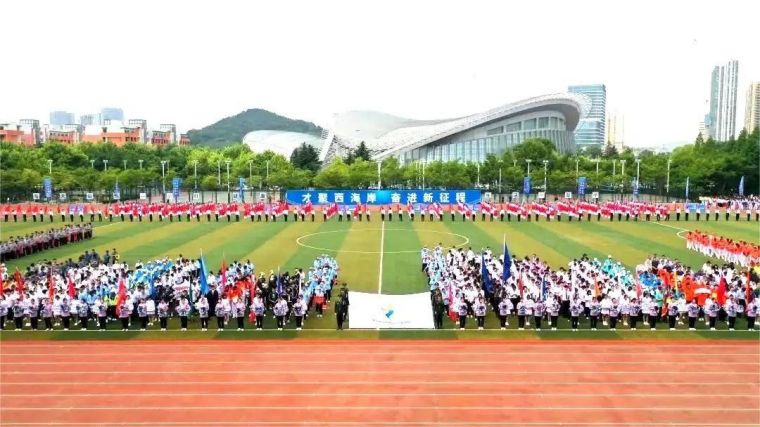 青島黃海學院師生參加青島西海岸新區首屆人才運動會