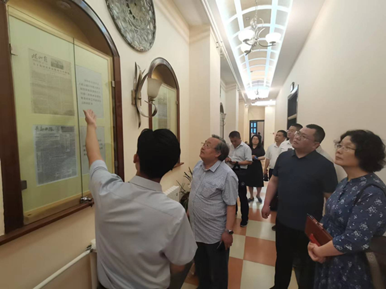 我校專家學者出席青島市委統戰部關于1957年全國民族工作座談會精神與鑄牢中華民族共同體意識專題研討會