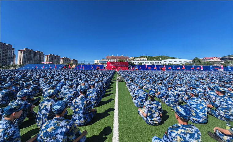 青島黃海學院2023級新生開學典禮暨軍訓動員大會隆重舉行！
