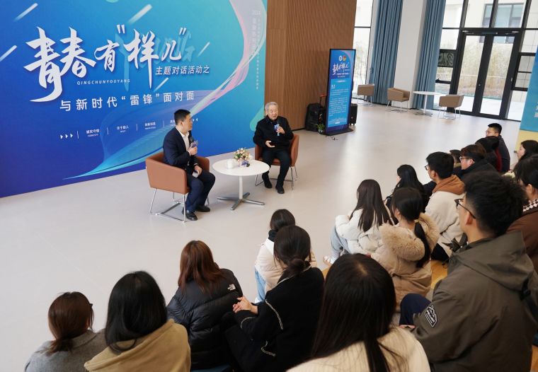 【青島日報社 / 觀海新聞】開學第一課！龍凡將軍與黃海學子共話雷鋒精神