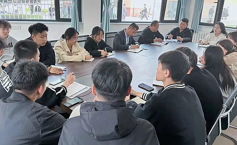 大數據學院舉辦“我與學生工作領導干部‘零距離交心’座談會”