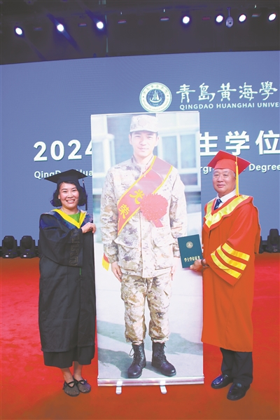 【解放軍報】“畢業典禮，媽媽替你完成”
