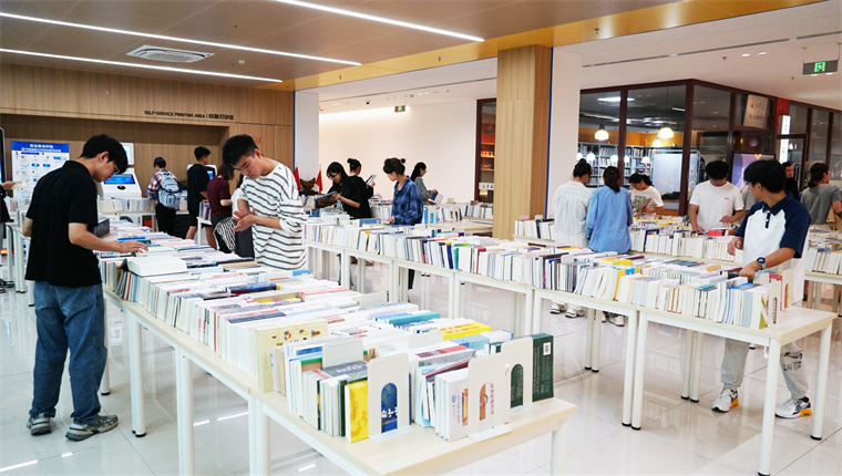 圖書館開展“你選我買·悅讀精彩”圖書推薦特別活動