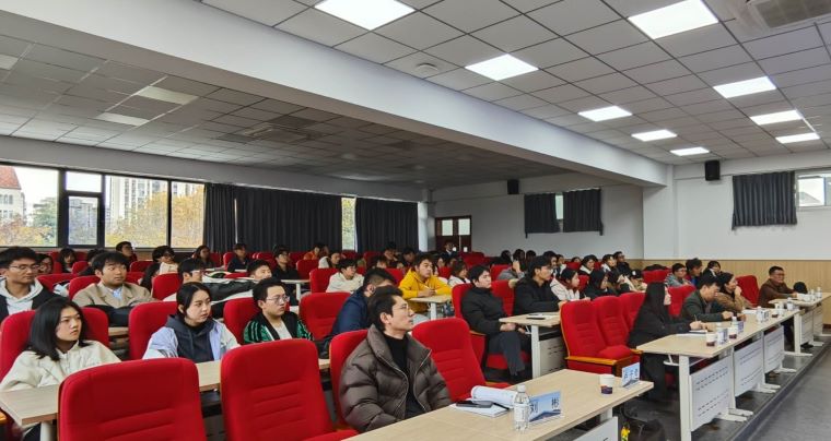 錢學森學院舉行“大學生創新能力的自我賦能”主題報告會