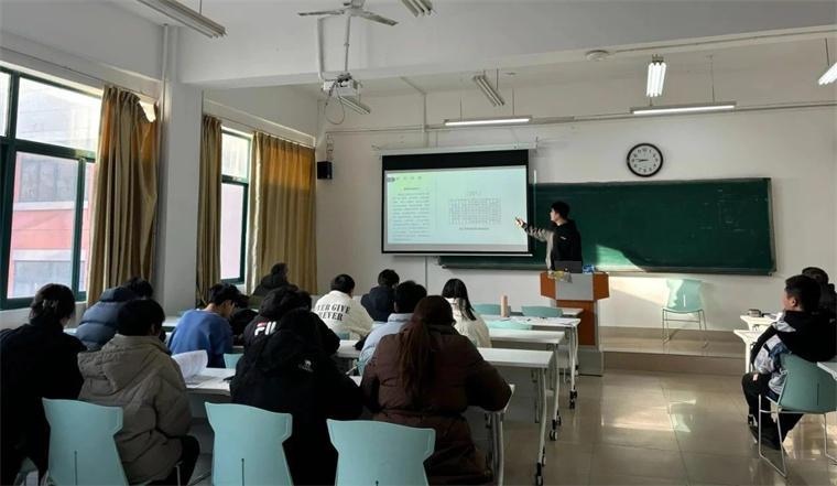 大數據學院開展2025屆本科畢業設計（論文）線下開題答辯