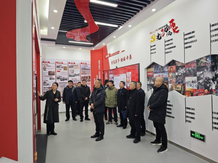 青島市教育局組織處（機關黨委）黨支部來我校開展“學習雷鋒精神”主題黨日活動