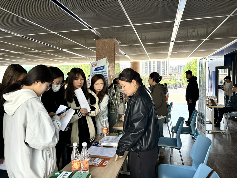 醫學院成功舉辦校園招聘會，助力畢業生高質量充分就業