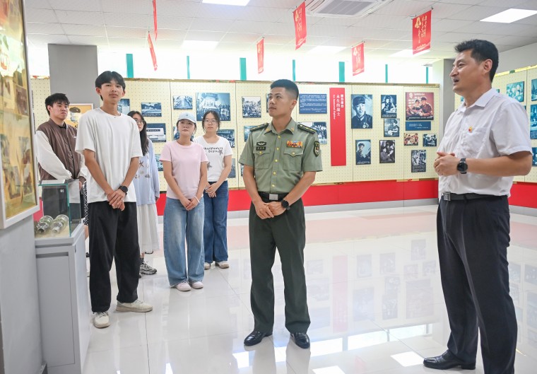 “雷鋒班班長”，一場跨越時空的青春回答