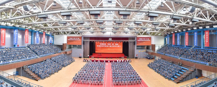 孔令才少將為青島黃海學院2026級新生講授軍訓首堂國防教育課