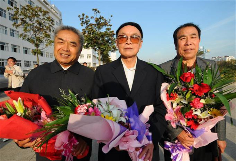 照片背后的故事丨那年，三任老班長聚首黃海