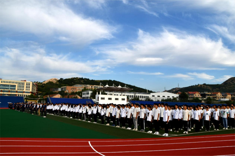 青島黃海學院舉行2023年度秋季學期升國旗儀式