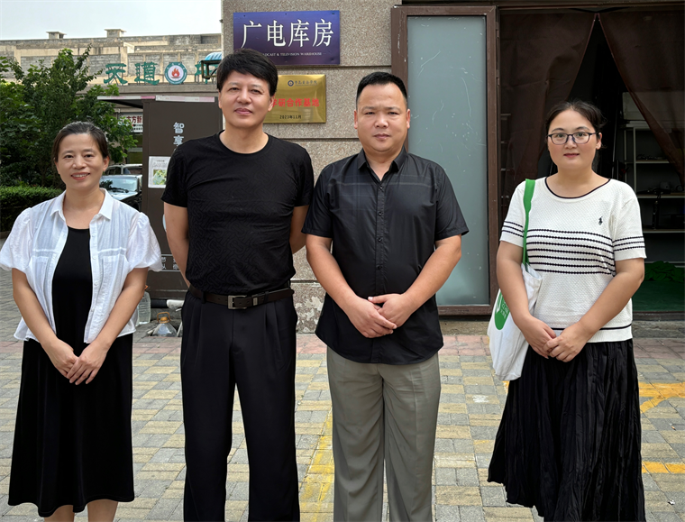 影視學院走訪青島藝影影視公司