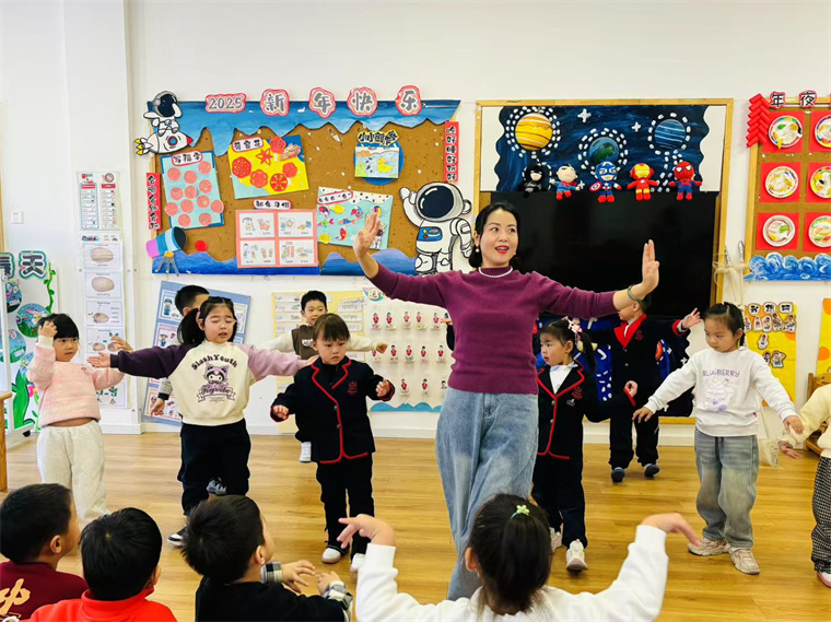 我校國學院京劇教師走進幼兒園，播撒國粹種子