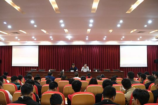 中國第一任馬克思主義學院院長、北京大學陳占安教授為黃海師生作報告
