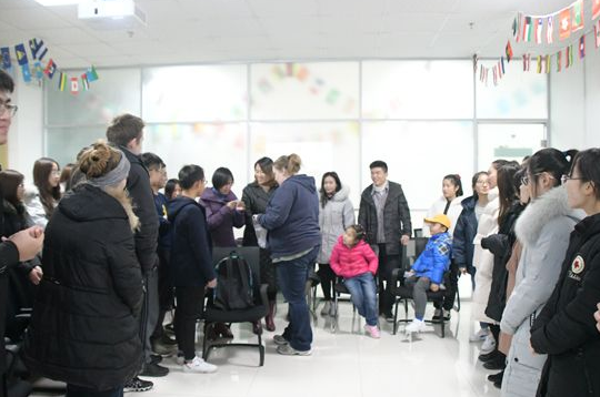 我校師生參與英語角活動