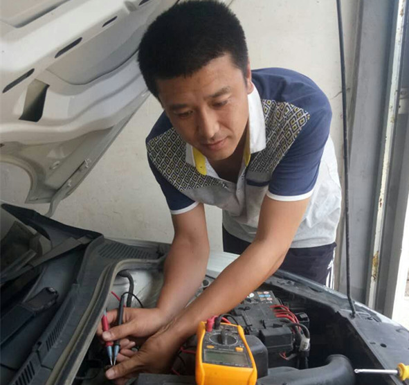 6孫優東 汽修實習指導教師 汽車維修工高級技師 青島市青年崗位能手_副本.jpg