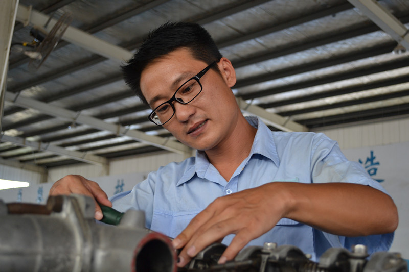 27劉洋 汽修實習指導教師 汽車維修工高級技師_副本.jpg