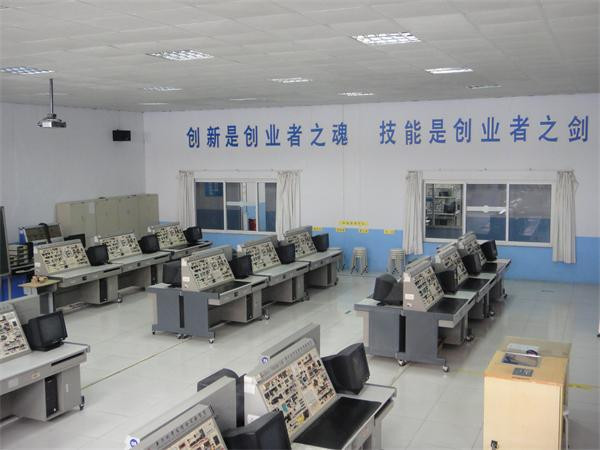 單片機實訓室_副本.jpg